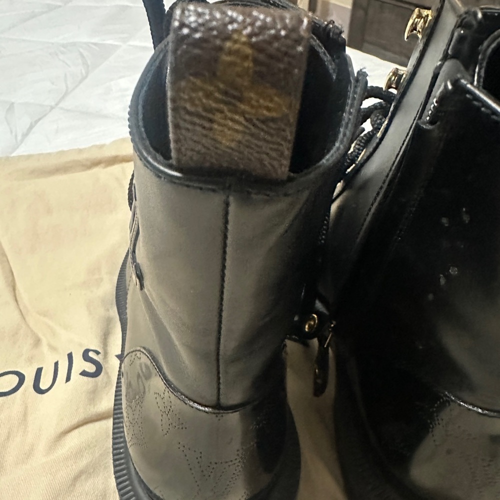 Authentic Louis Vuitton lace up ankle boots - Picture 9 of 9